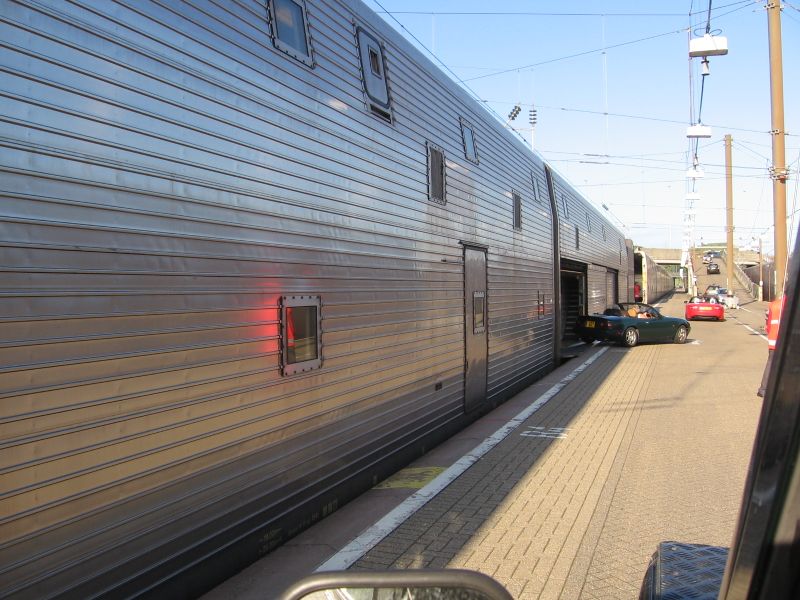 Datei:LP Eurotunnel Zugeinfahrt 01.jpg