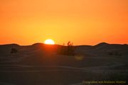 Sonnenuntergang in der weissen Sahara.